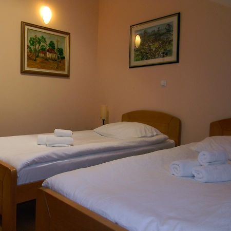 Stari Mlin Hotel Вършац Екстериор снимка