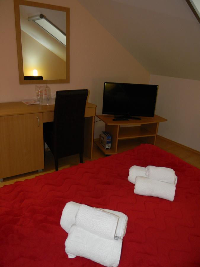 Stari Mlin Hotel Вършац Екстериор снимка