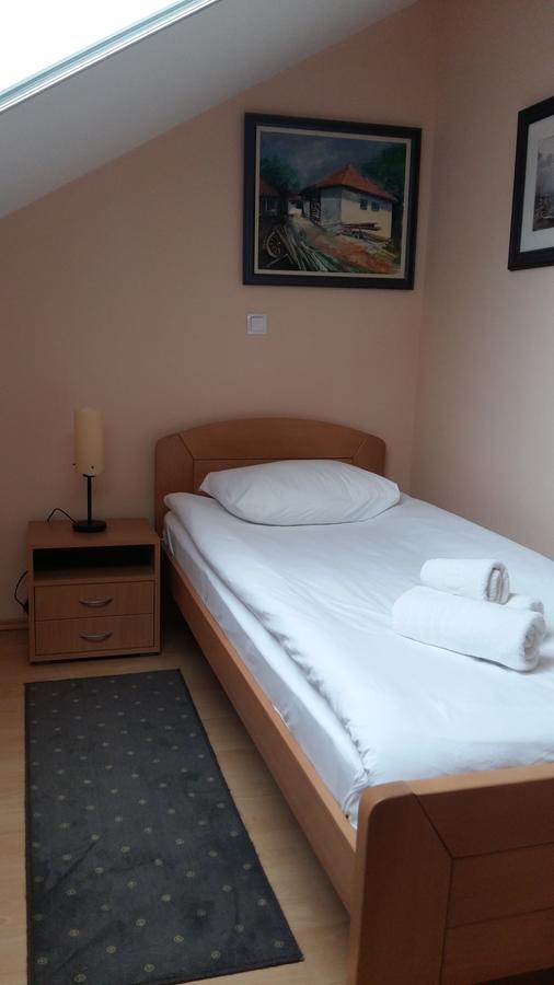 Stari Mlin Hotel Вършац Екстериор снимка