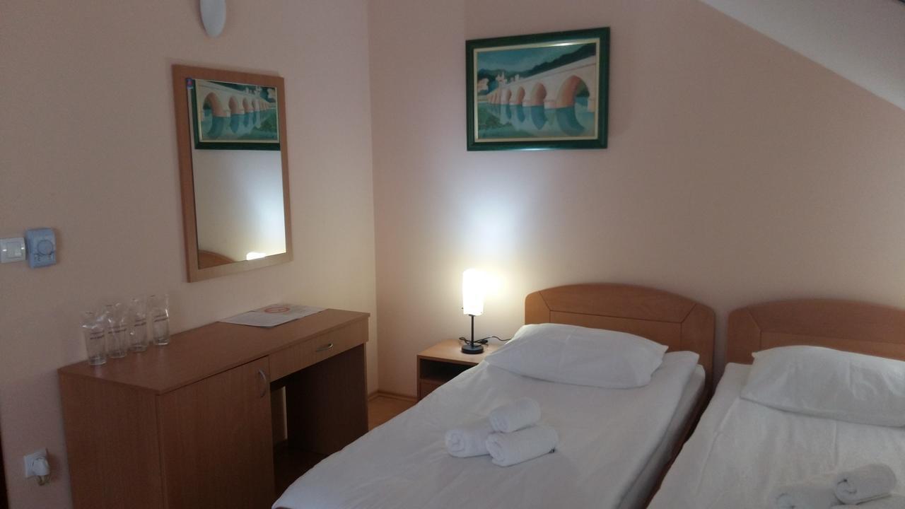 Stari Mlin Hotel Вършац Екстериор снимка