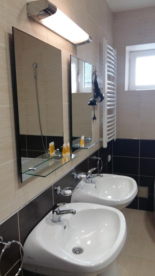 Stari Mlin Hotel Вършац Екстериор снимка