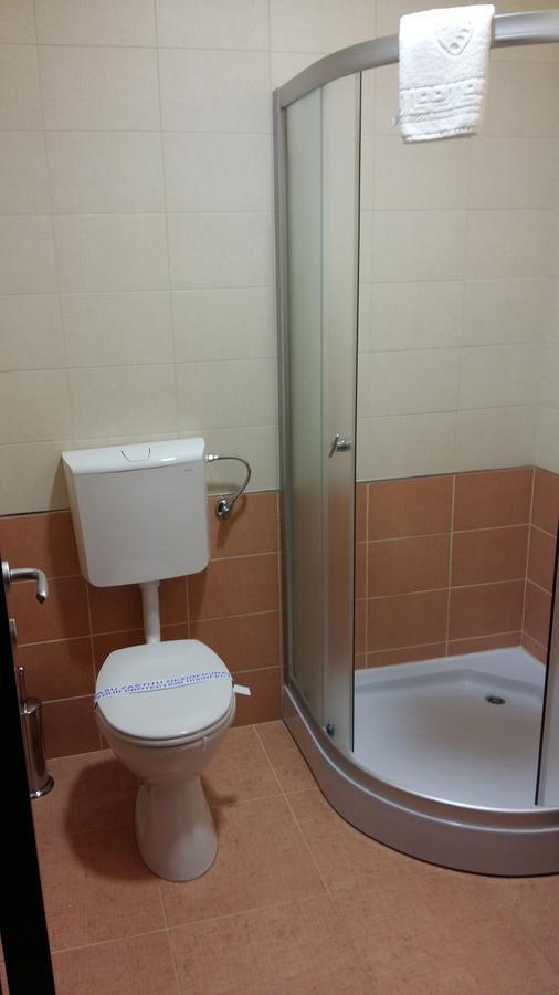 Stari Mlin Hotel Вършац Екстериор снимка
