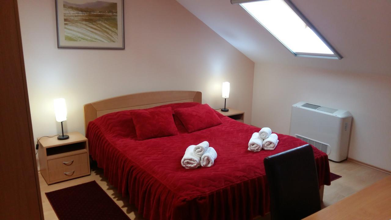 Stari Mlin Hotel Вършац Екстериор снимка