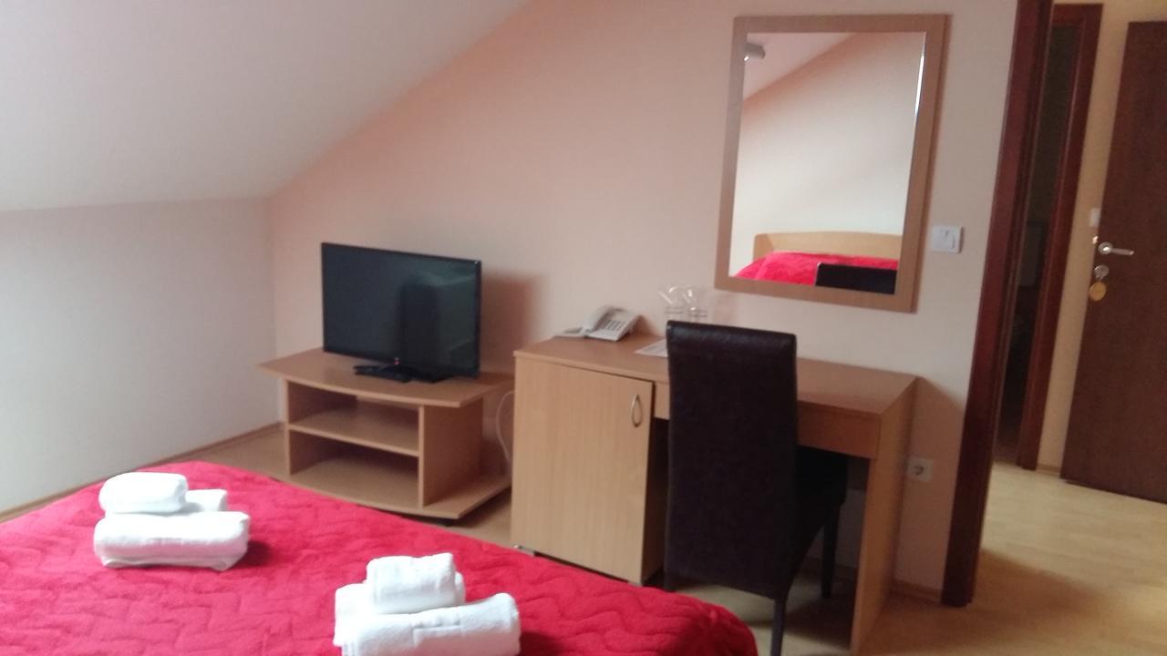 Stari Mlin Hotel Вършац Екстериор снимка