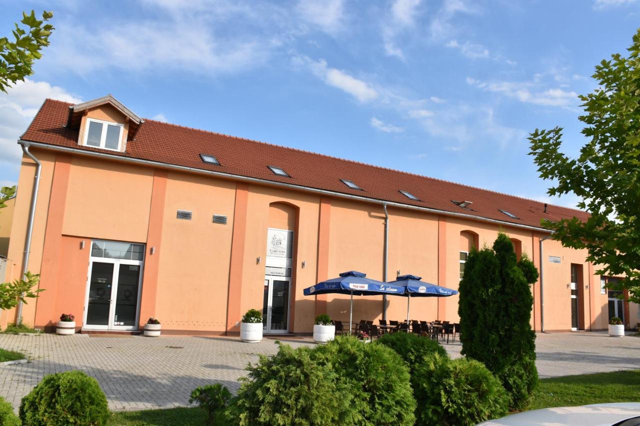 Stari Mlin Hotel Вършац Екстериор снимка